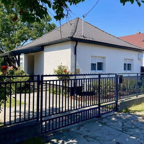 Отель Leander House Шиофок Экстерьер фото